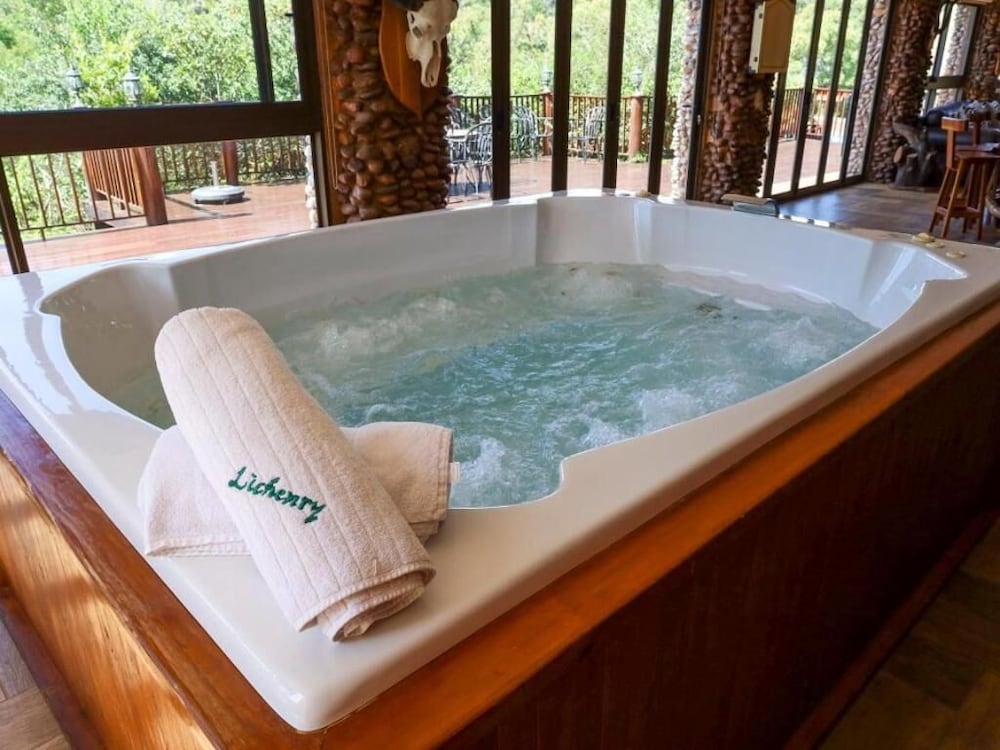 Lichenry Bush Lodge