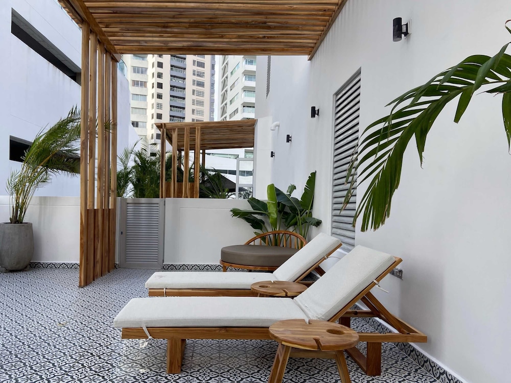 w Elegant 2BR w Majestic Terrace in CTG