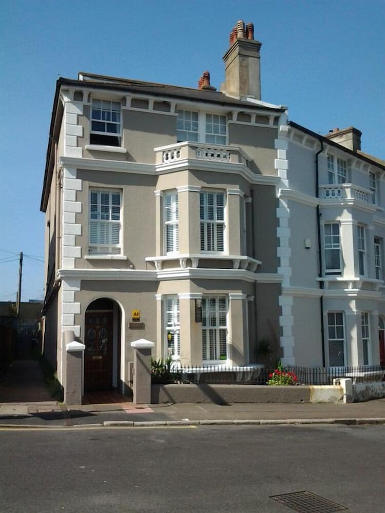 Gyves Guest House
