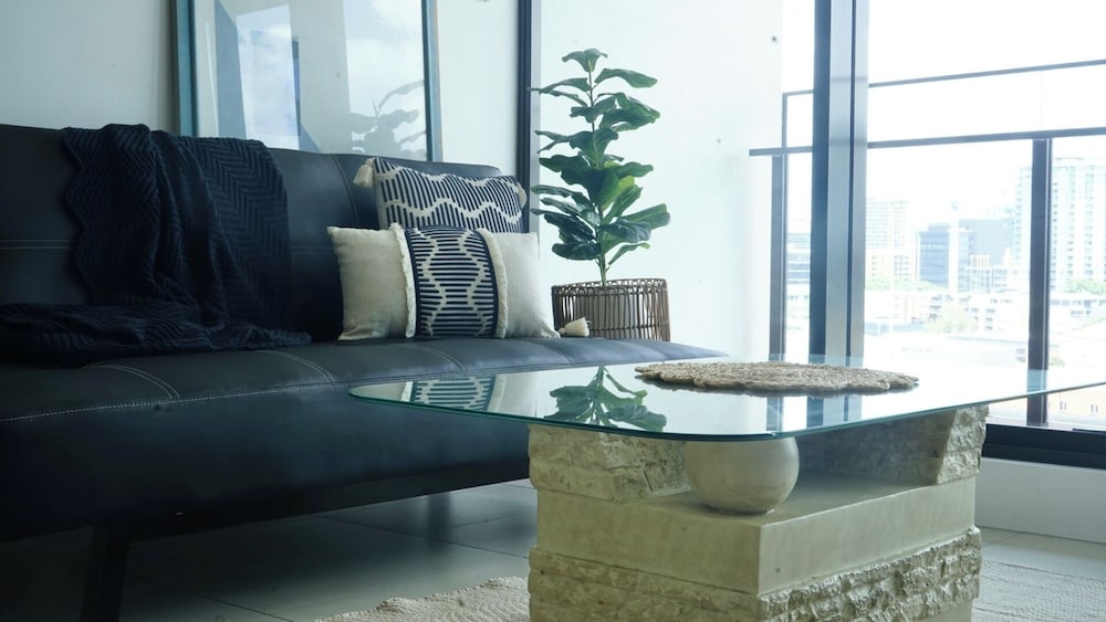 Spacious City Escape With Pool, Gym & Free Parking