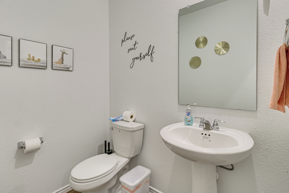 6 Mi to Mckinney Falls: Spacious Home w/ Game Room
