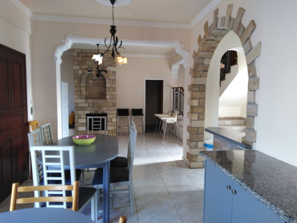 Huge ! Lovely! Private! Villa in The Heart Of Coral Bay! Car Not Essential ! view 5