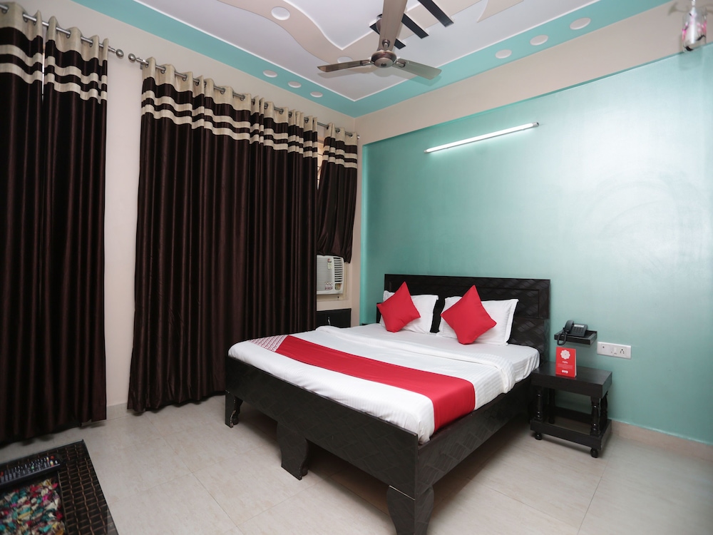 OYO 13388 Hotel Virgo