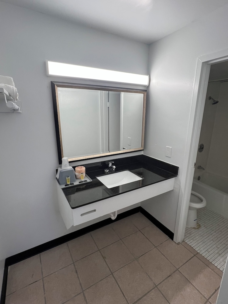 Economy Inn