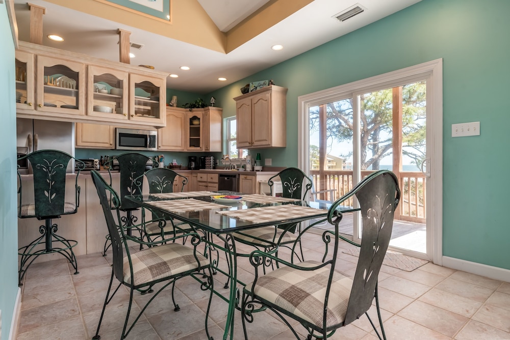 Breezy Decks - 601 Hernando Pl 4 Bedroom Home