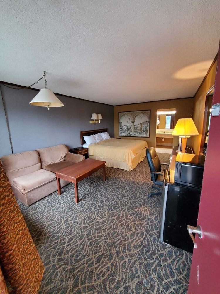 Gray Plaza Motel