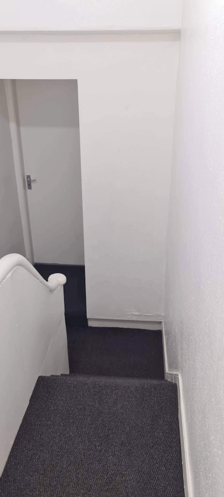 Cosy 2-bed Apartment - Sleeps 4 & Central
