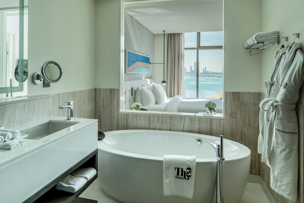 Th8 Palm Dubai Beach Resort, Vignette Collection by IHG