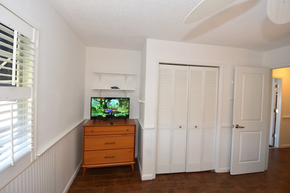 Sea Colony Cottage - Beachside Cottage in Beachfront Community w Pool
