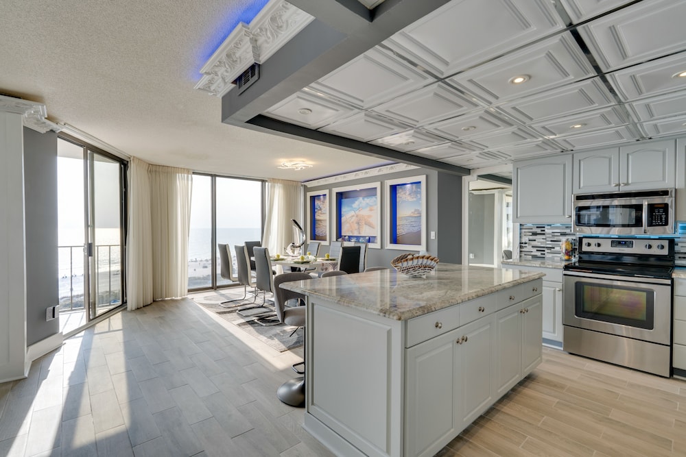 Luxury Panama City Beach Condo w/ Boat Slip!