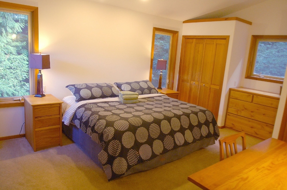 07MF - Lake Front - Hot Tub - BBQ - Sleeps 8 view 4