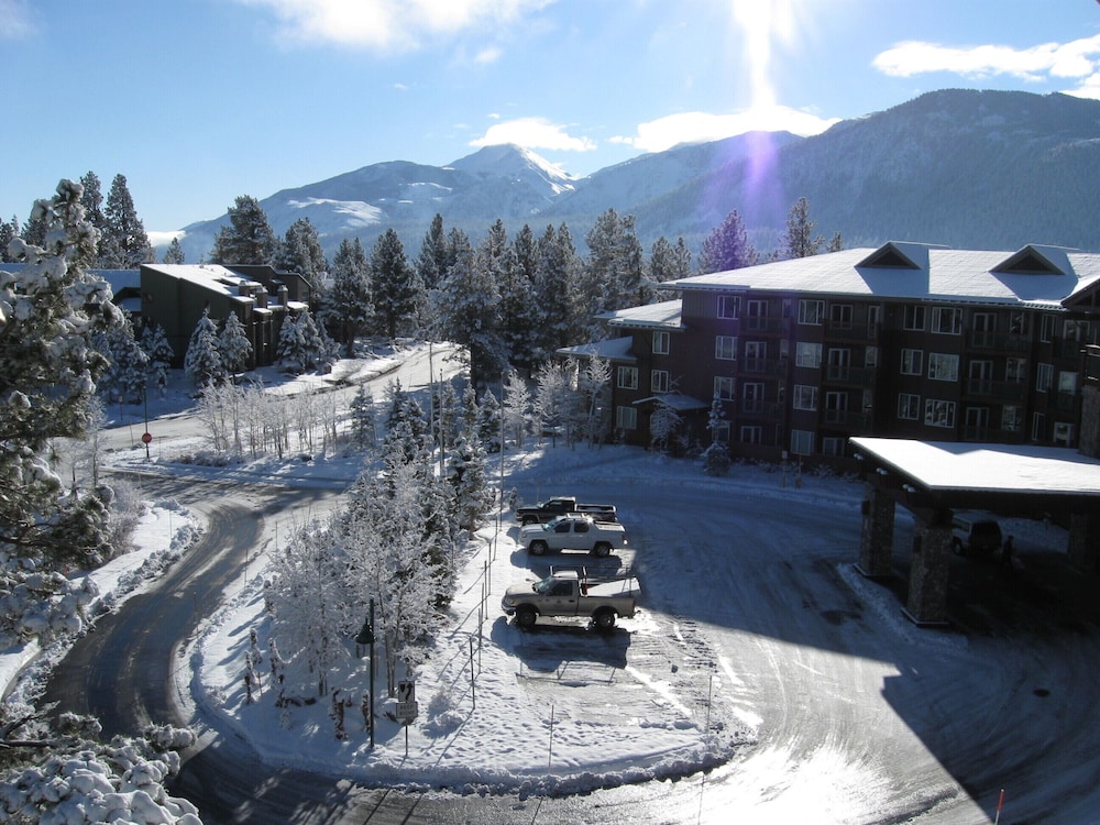 Juniper Springs Lodge 539 Deluxe Condo Great Complex Amenities near Ski-In Ski-Out by RedAwning