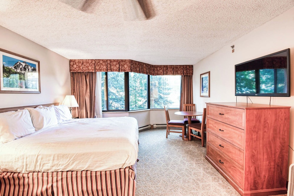 The Grand Lodge by Traverse Hospitality (No Resort Fees)