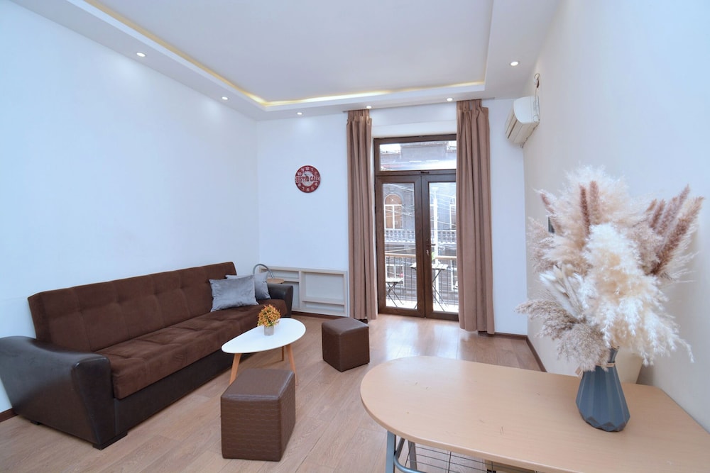 Apartment with balcony on Nalbandyan