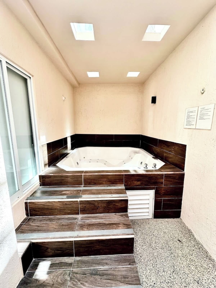 Private Jacuzzi Pool 2 Level House Private Coto