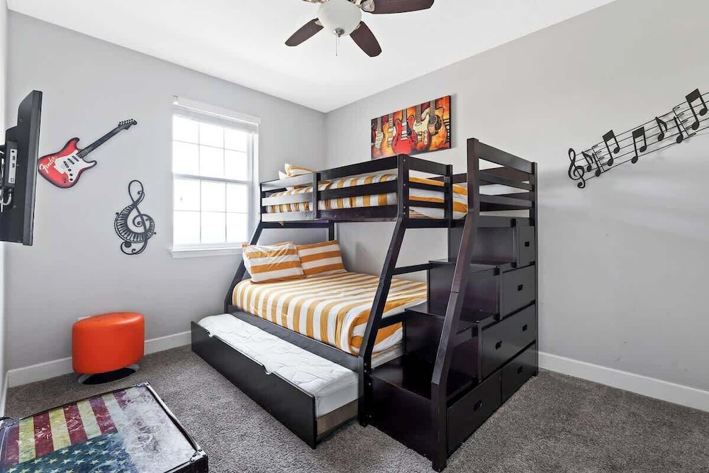 Comfortable Vacation Home up to 10 People