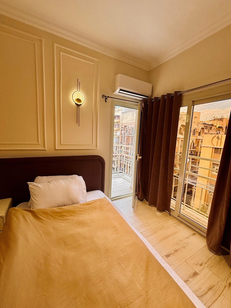 Calma Hotel