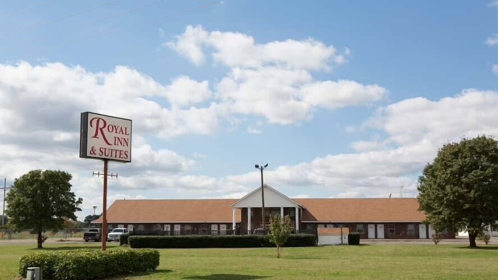 Memphis Area Vacations - Royal Inn and Suites - Property Image 1