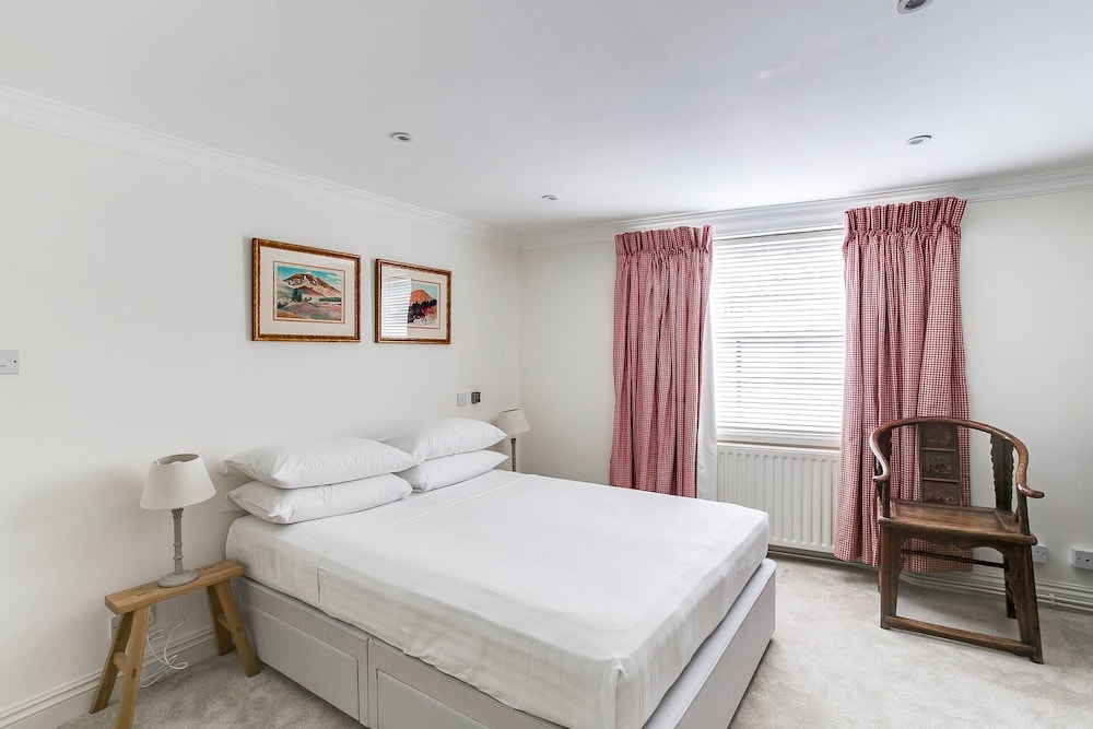 Cadogan Street III by Onefinestay
