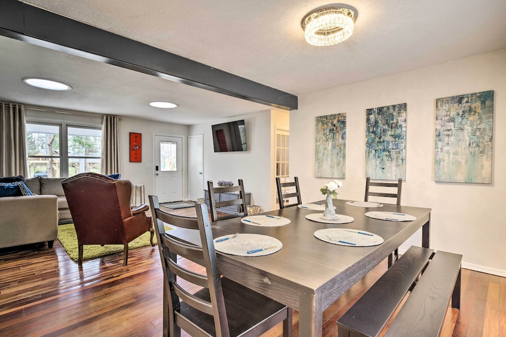 Laurel Park Home: 2 Mi to Downtown Hendersonville view 4