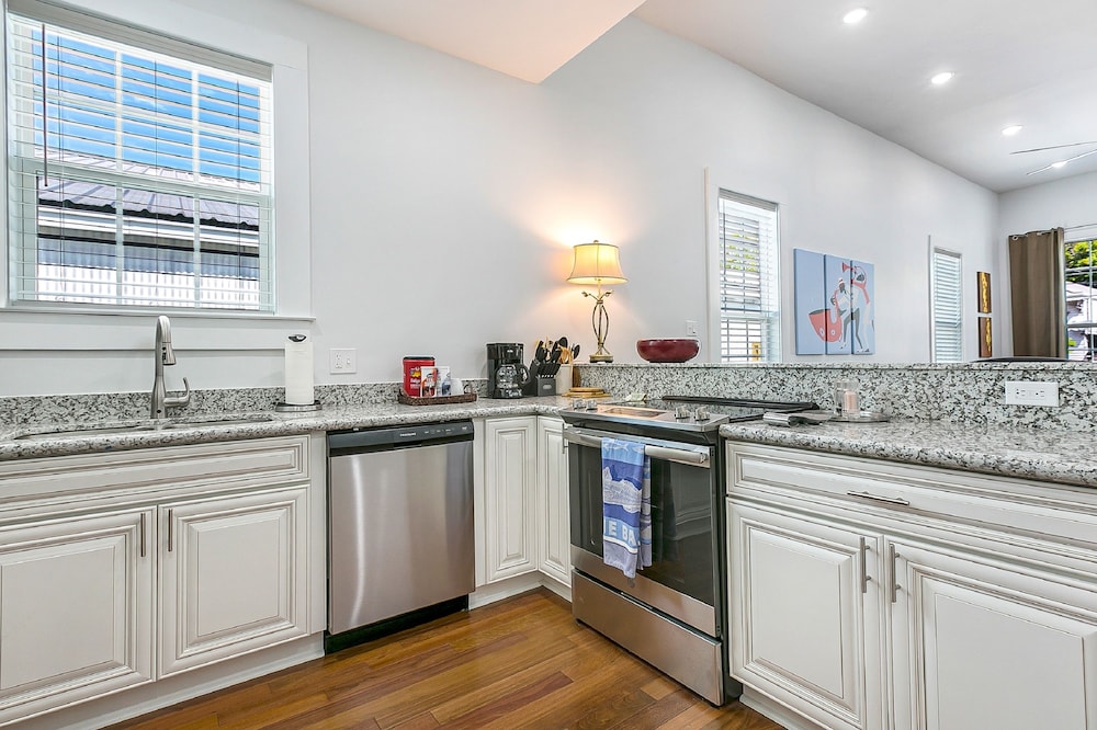 Spacious 5 Bedroom Near Magazine St & Uptown, photo 9