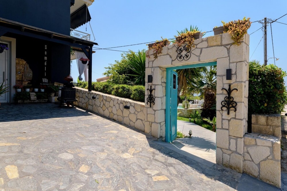 Photo 42