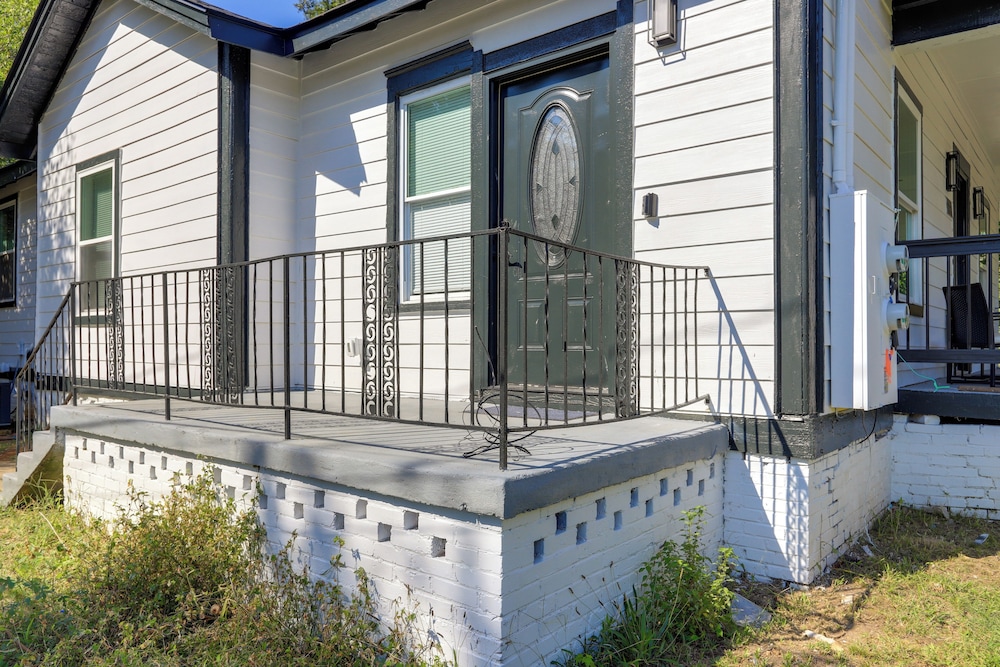 Pet-friendly ATL Hub - 9 Mi to Downtown