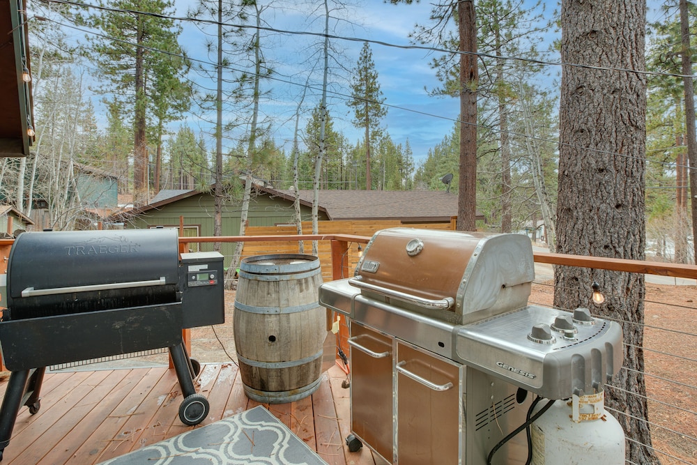 1 Mi to Heavenly Ski Resort: Retreat w/ Hot Tub