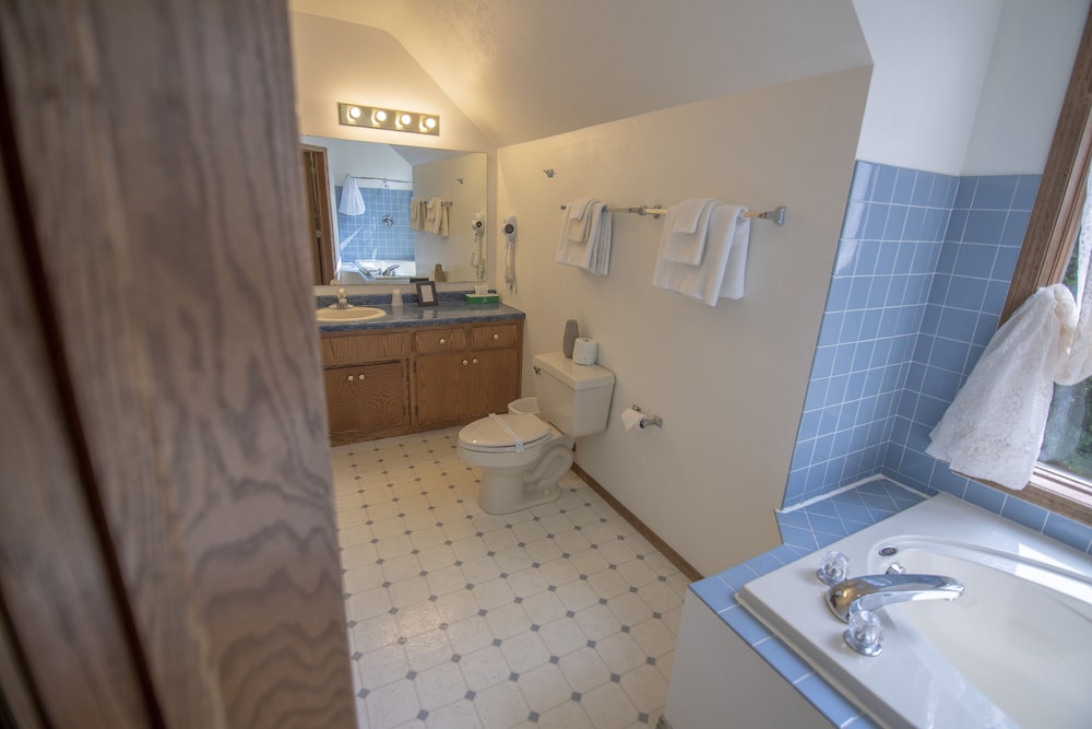 Ridges Inn & Suites