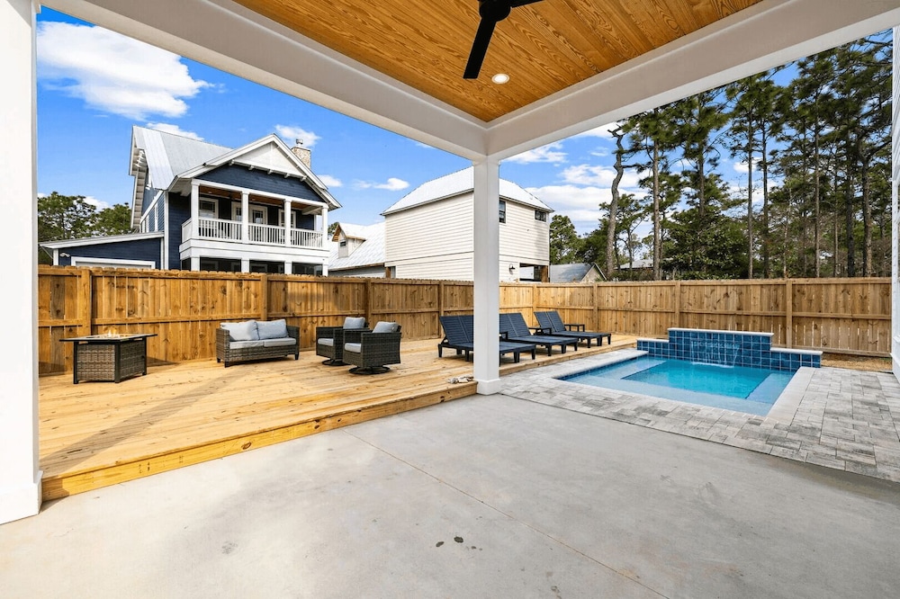 Sleeps 34! 2 Homes, Private Pools, Firepit, Golf Cart, Walk to Beach Seagrove San Juan by Avantstay