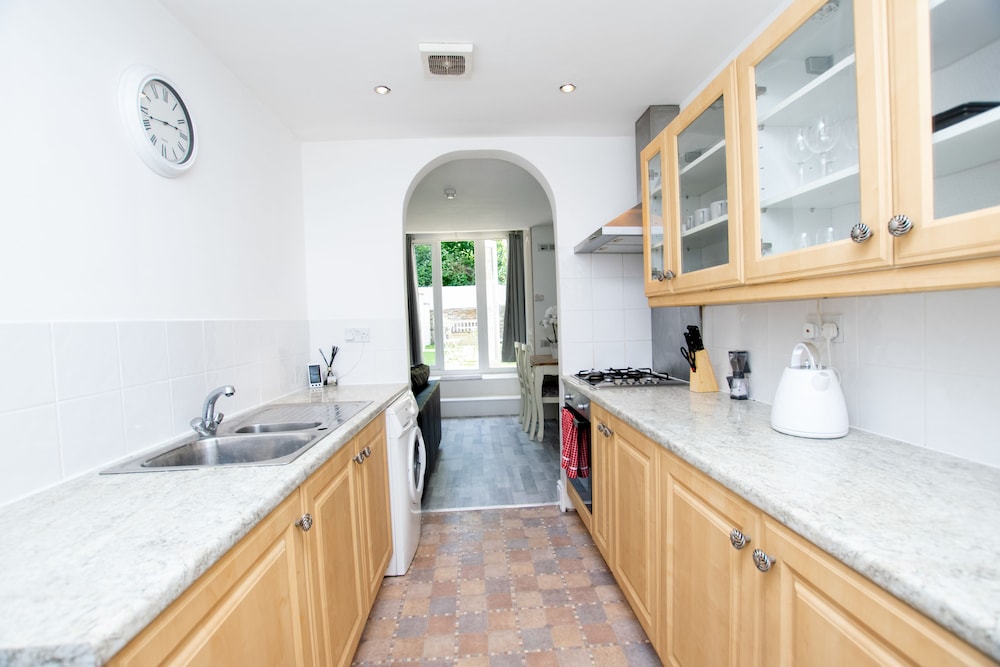 Large Garden Apartment Central Bristol view 5