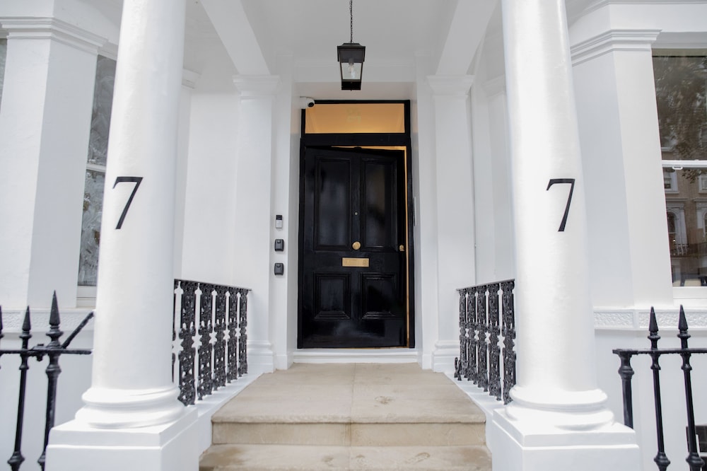Gulaid House Knightsbridge by Bob W London