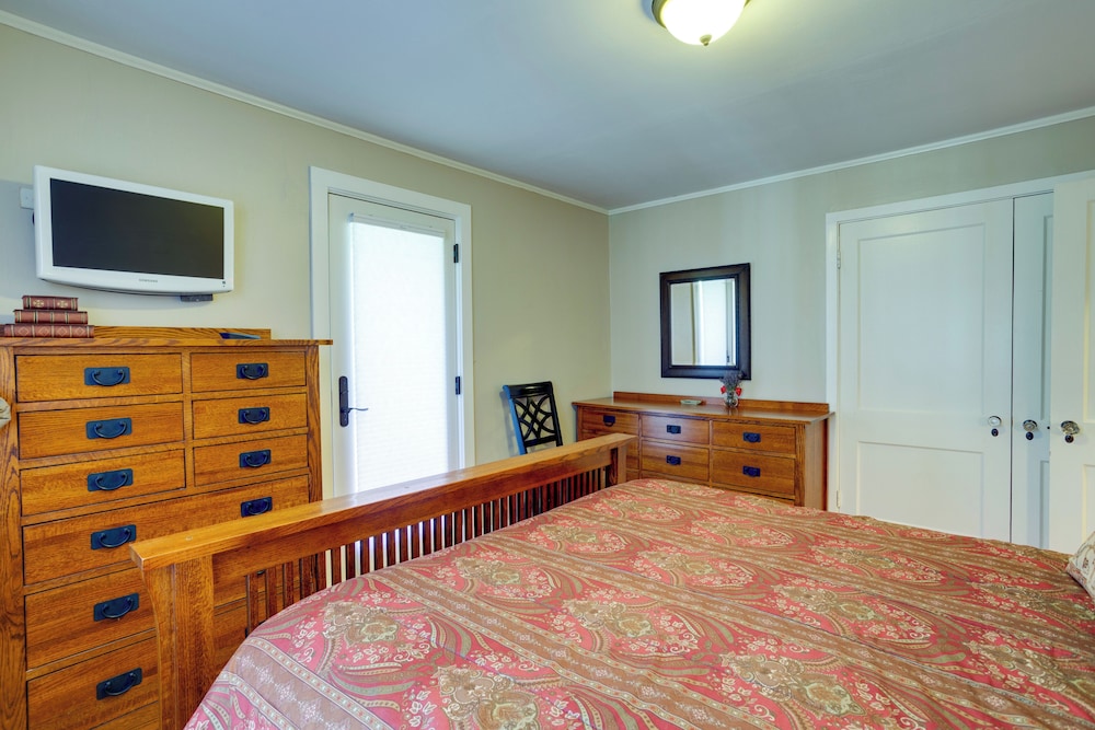 Yard & Grill: Centrally Located Denver Retreat!