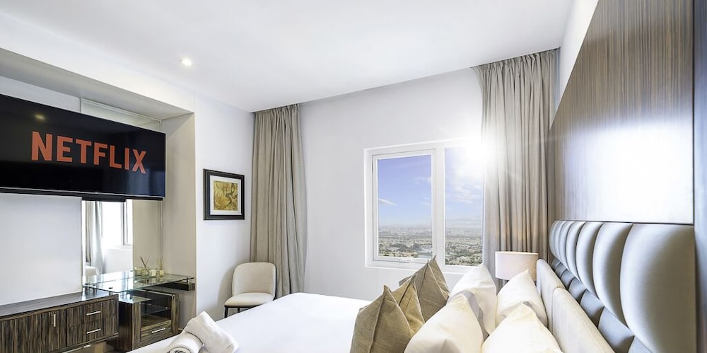 LUX The Bonnington JLT Suite 2