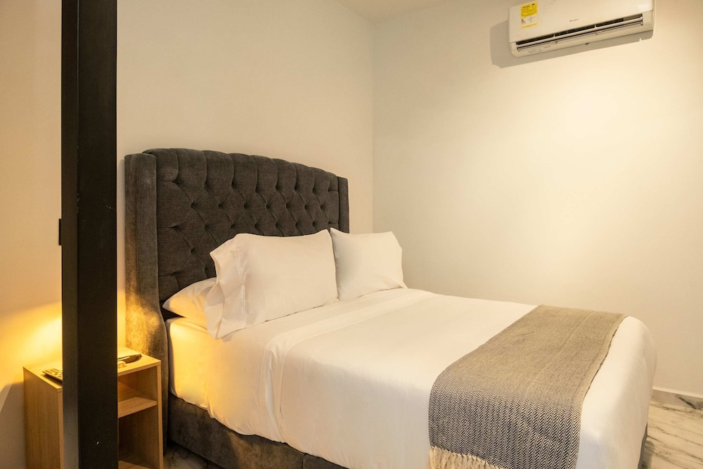 w Lovely 2BR w Balcony Near C Amurallada