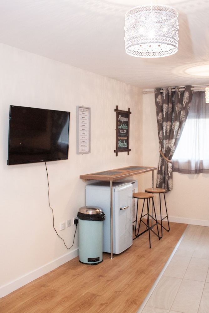 1 Bedroom Apartment in Bradford view 2