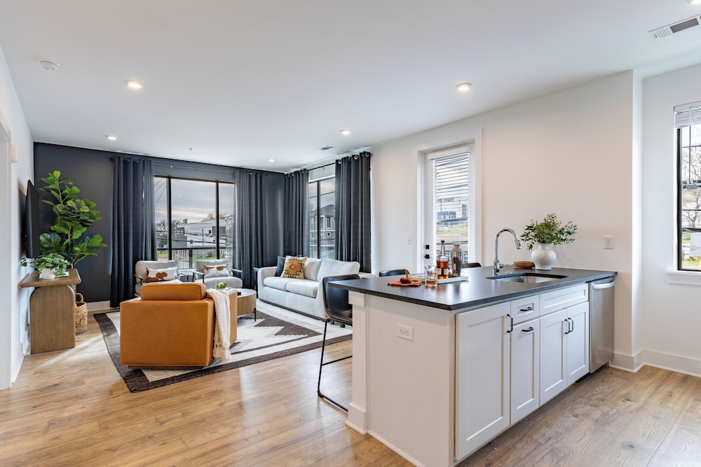The Heights by AvantStay – Modern Condo Minutes from Broadway