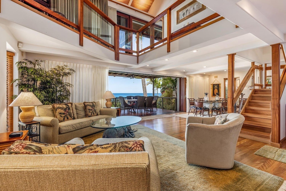 Air-conditioned Ocean Front Hawaii Townhome! - Sleeps 6 - Vrkcv