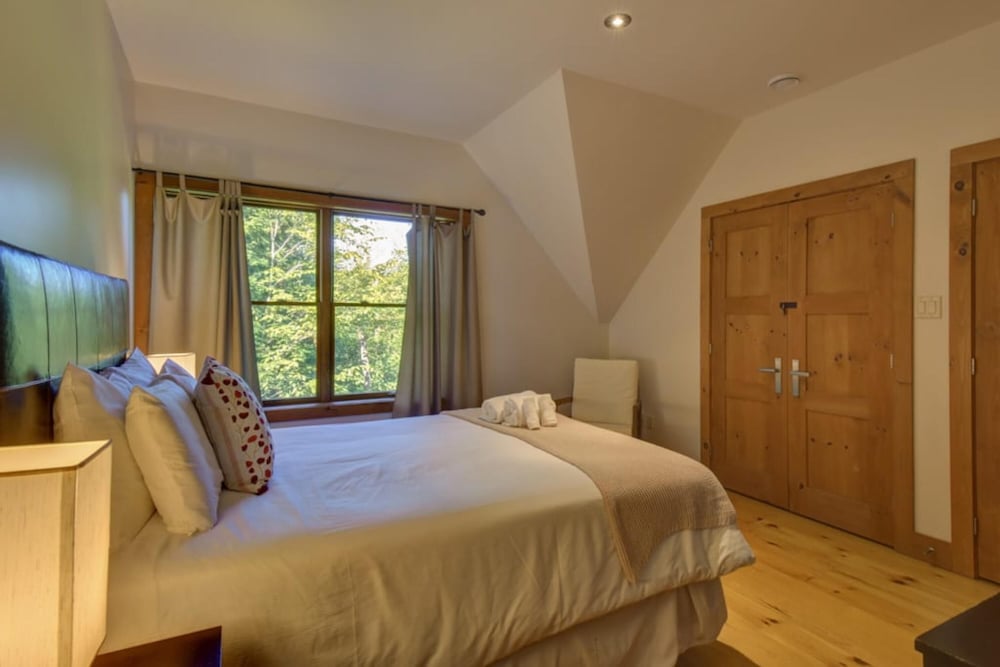 Spacious log Cottage Resort Access Citq 242255