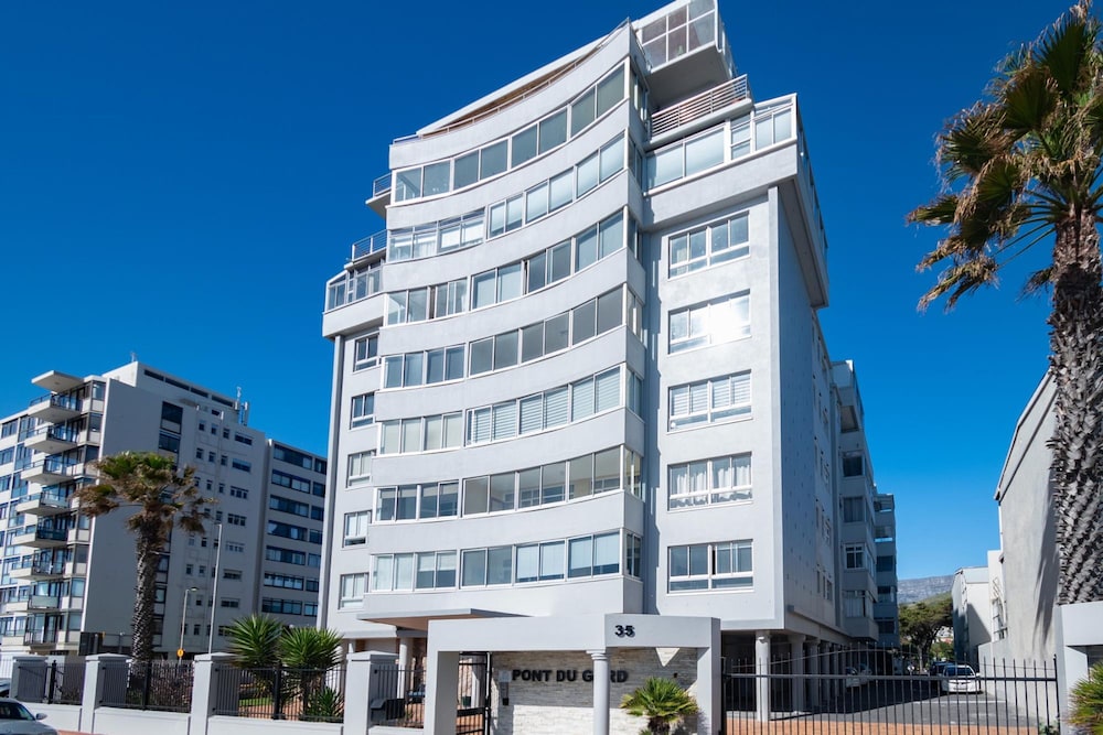 2bed Central Apartment in Cape Town Atlantic Point