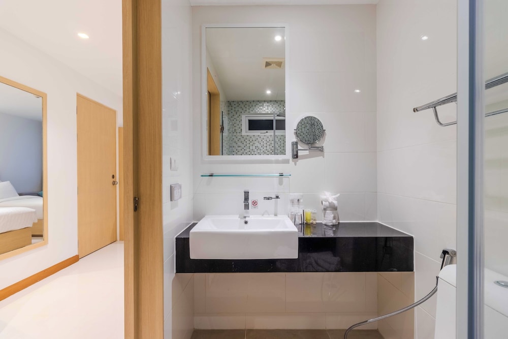 Ocean Breeze1BR Steps from the Sea C244