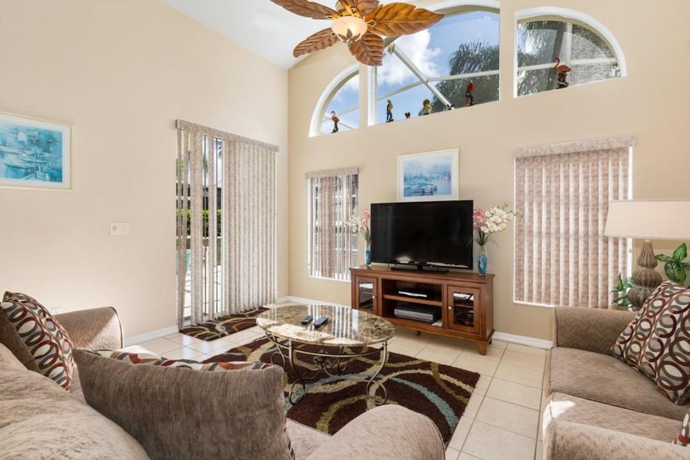 Relaxing Oak Island Pool Villa Close to Disney