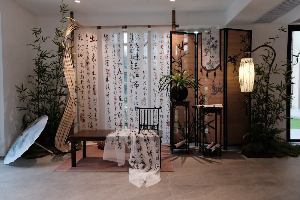 Miyue Shenzhen Tianlu Secret Wild Wizard Holiday Hotel