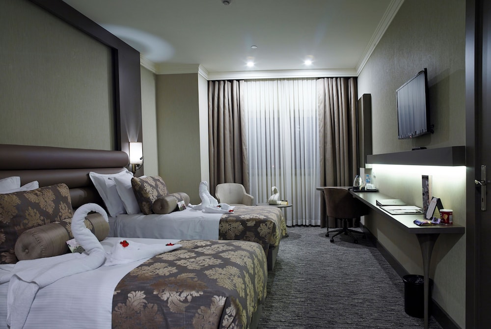 Euro Park Hotel - Image 9