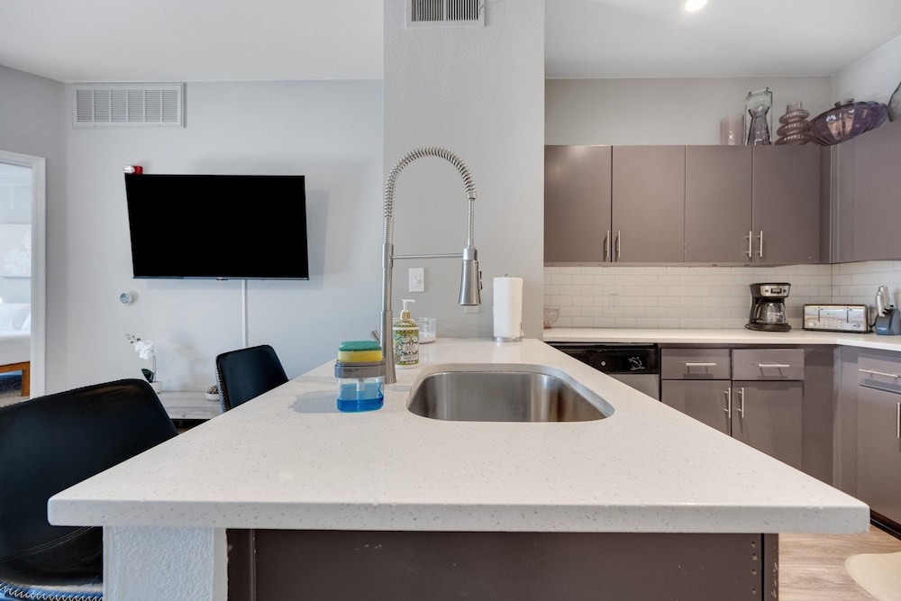 Central Relaxing 1br Phoenix Retreat Near Airport 1 Bedroom Apts