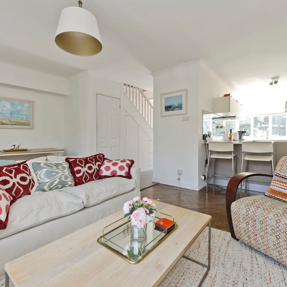 Elegant 3 bed Flat Earls Court