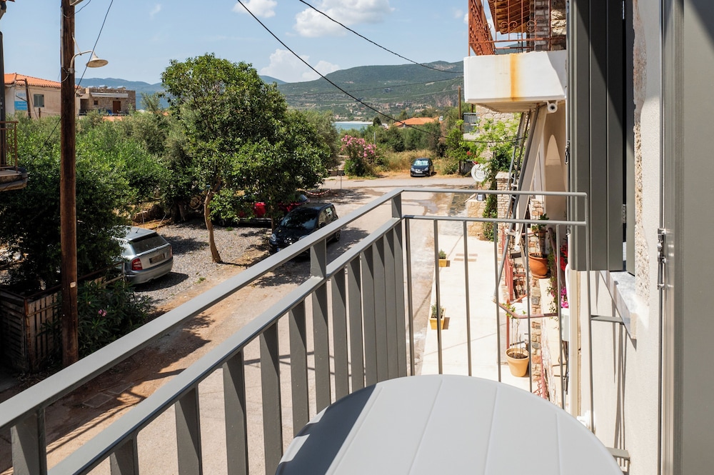 Cardamilia Suites