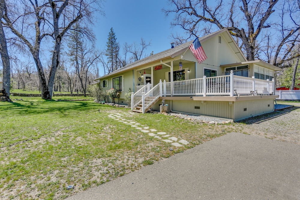 Oakhurst Vacation Rental Near Hiking & Bass Lake! view 4