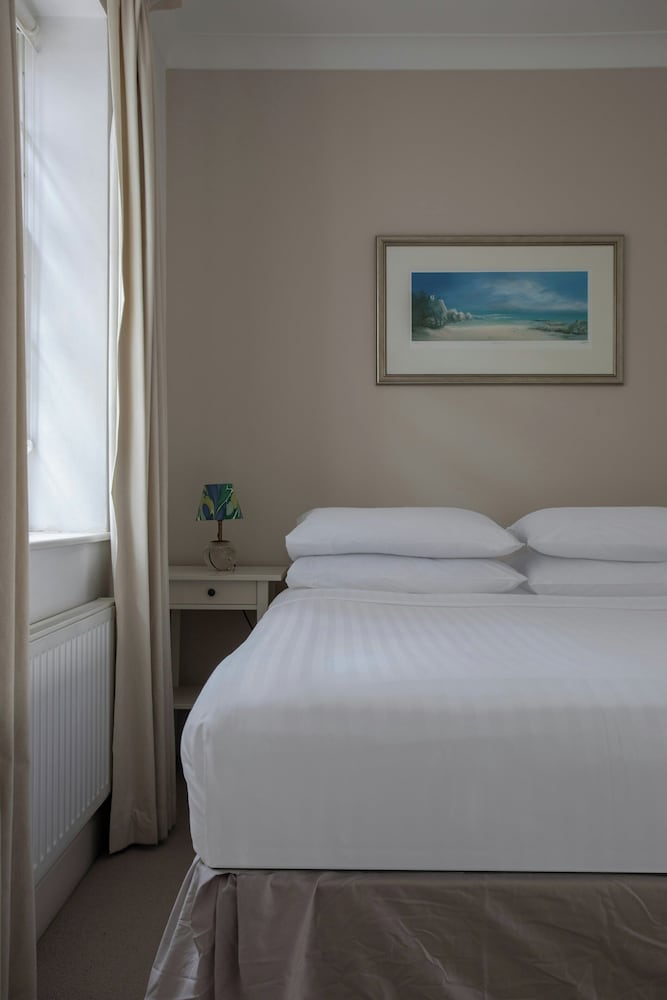 Bathurst Mews III by Onefinestay