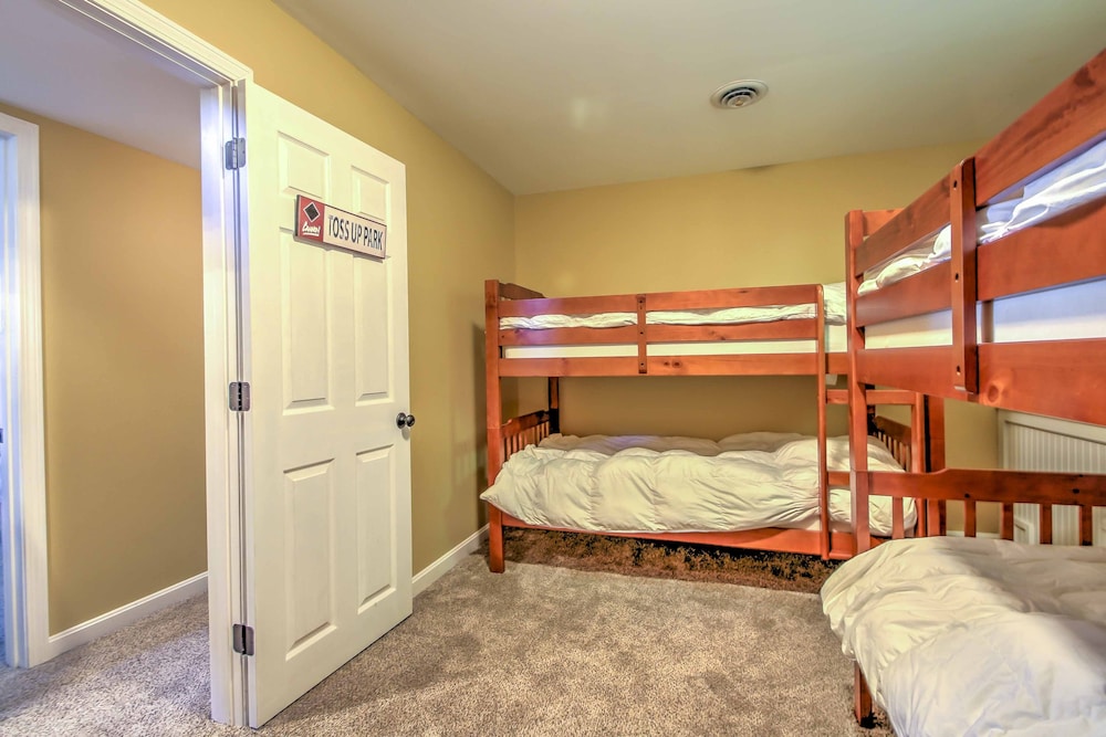 Cannon Mtn Family Retreat w/ Deck, Close to Hiking view 3